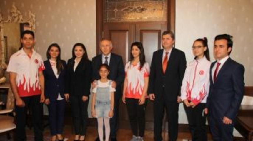 Milli Sporculardan Hatay Valisi Ata&rsquo;ya Ziyaret
