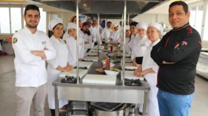 Toros &Uuml;niversitesi&rsquo;nde Uygulamalı Suşi Eğitimi