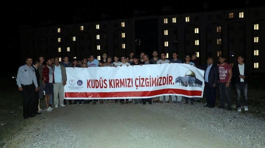 Kyk Yurtlarındaki &Ouml;ğrencilerden İsrail&rsquo;e Işıklı Protesto