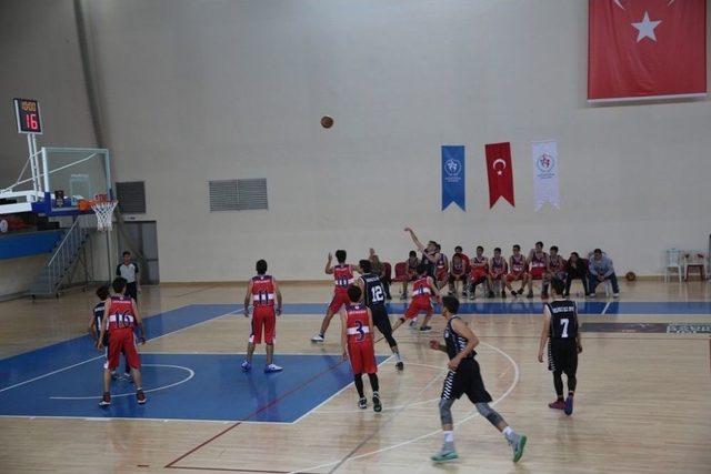 U-18 Basketbol Liginde Melikgazi Fırtınası Esiyor