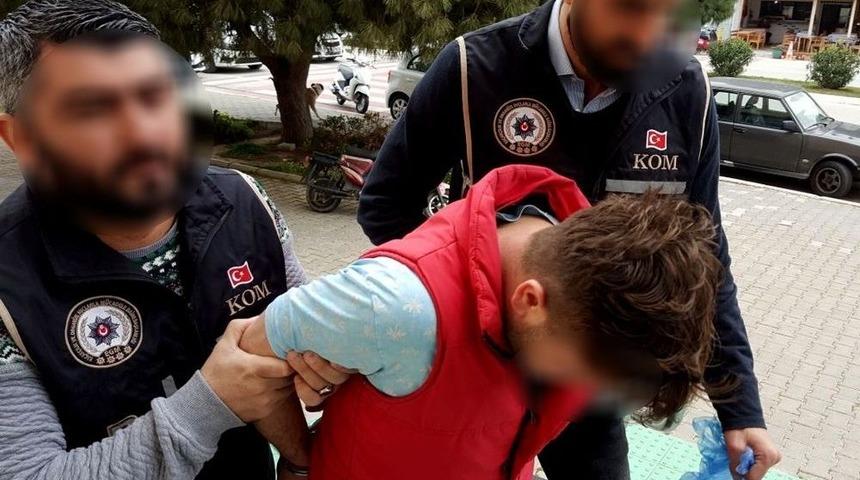 Polisleri G&ouml;ren Kadın, Uyuşturucuları S&uuml;tyenine Sakladı