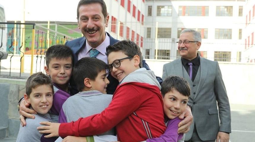 İlkadım&rsquo;dan 4 Yılda 62 &Ccedil;ocuk Parkı, 12 Halı Saha