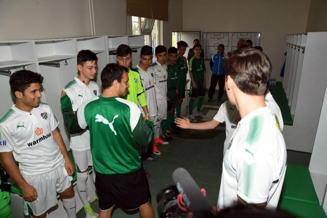 Bursaspor&rsquo;un Yıldızı Batalla, U15 Takımı İle &Ccedil;alıştı