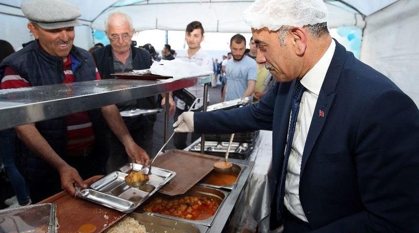 Altınordu Belediyesi Her Akşam Bin 200 Kişiye İftar Veriyor