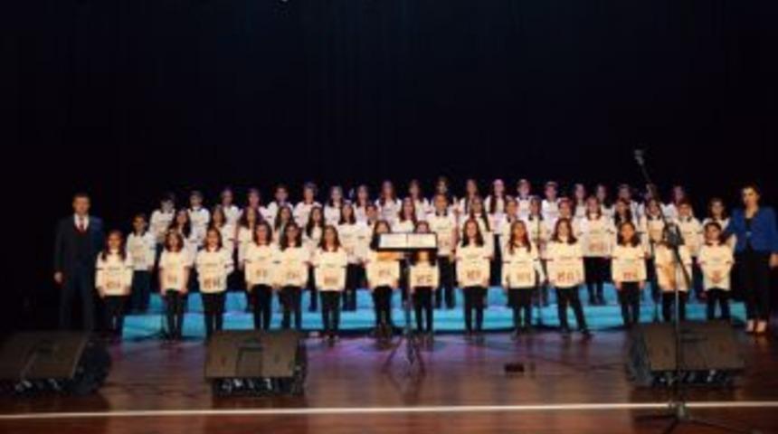 &Ccedil;ocuk Korusu Konserine Yoğun İlgi