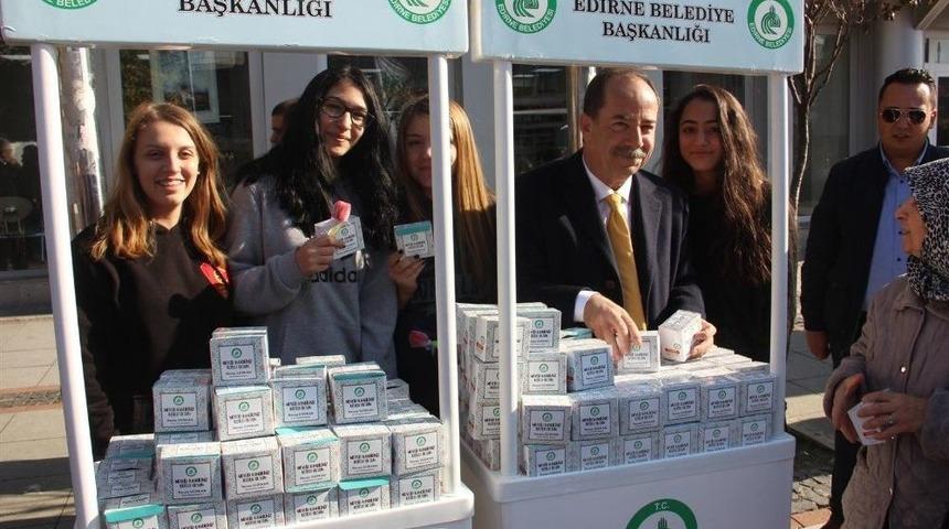 Edirne Belediyesi 10 Bin Kutu Kandil Simidi Dağıttı