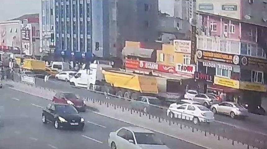 K&uuml;&ccedil;&uuml;k&ccedil;ekmece&rsquo;de Hafriyat Kamyonu Dehşeti