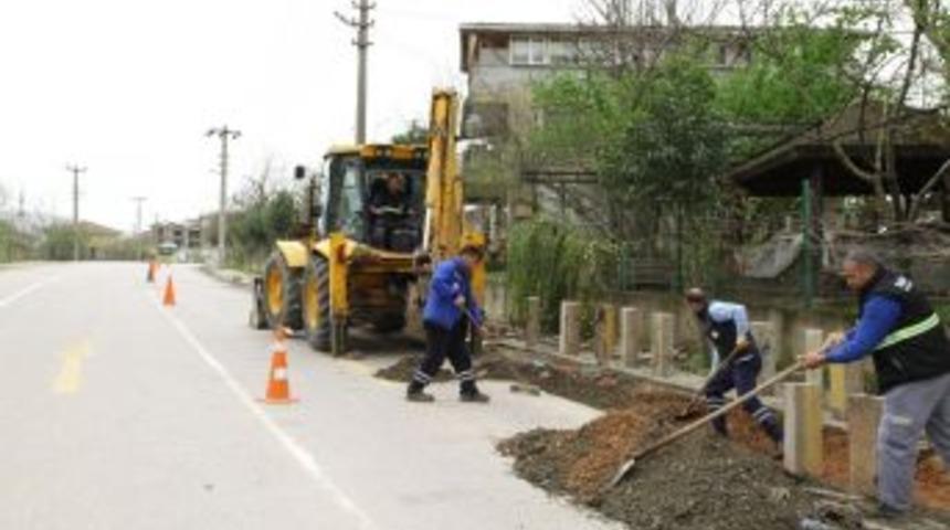 Başiskele&rsquo;de Kaldırımlar Onarılıyor
