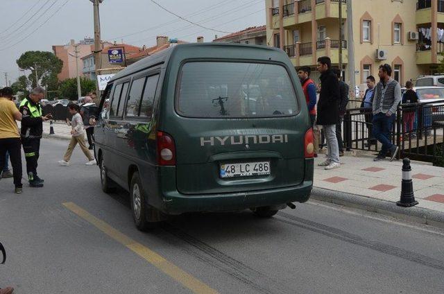 Milas’ta Trafik Kazası, Yaralanan Öğrenci Hastaneye Kaldırıldı