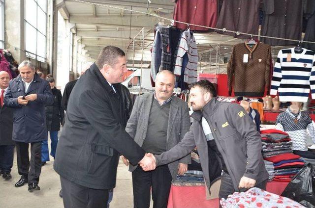 Başkan Tekin, Pazaryerinde İncelemelerde Bulundu