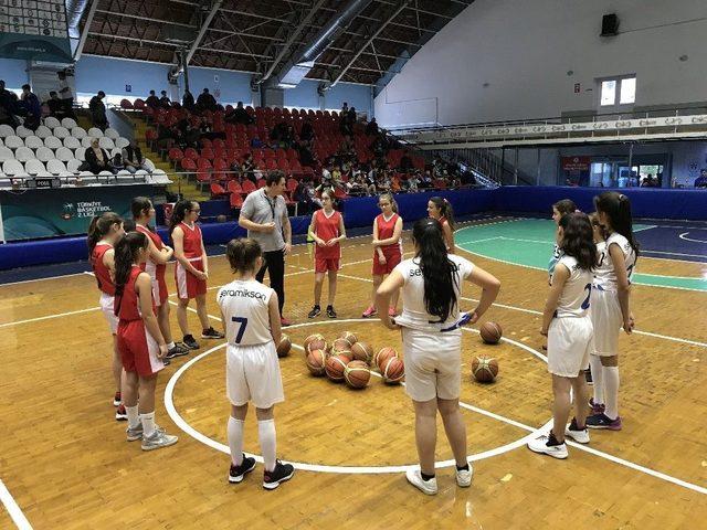 Geleceğin Basketbolcularını Seçmek İçin Manisa’ya Geldiler