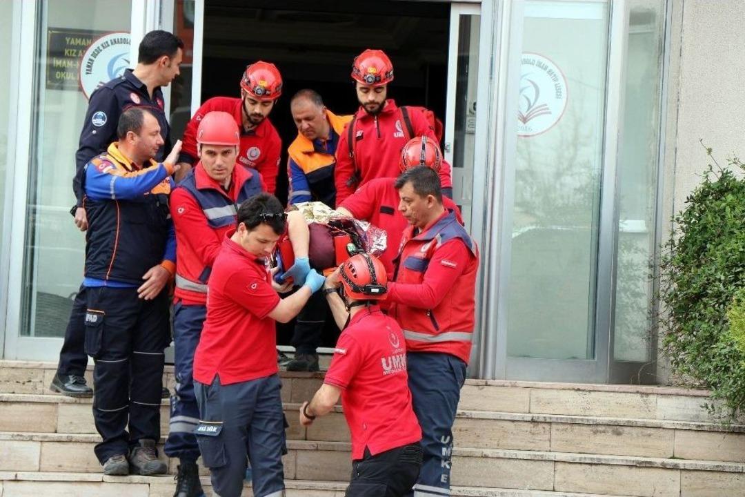 Tatbikatta Yaralı &Ccedil;ıktık&ccedil;a Arkadaşları Kendinden Ge&ccedil;ti