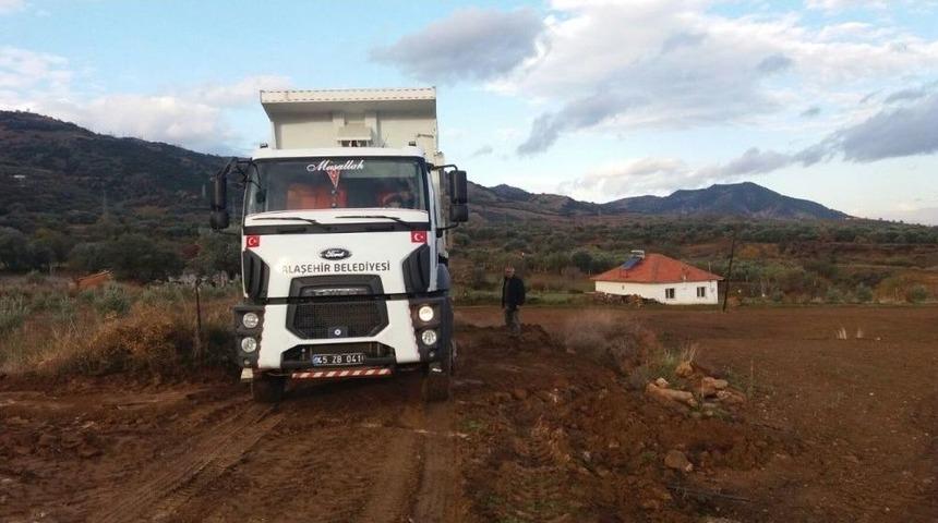 Alaşehir&rsquo;de Yol D&uuml;zenleme &Ccedil;alışmaları Devam Ediyor