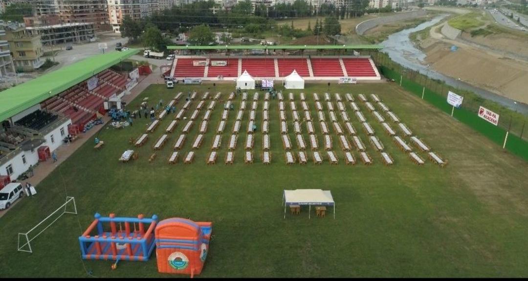 Stadyumda Dev İftar