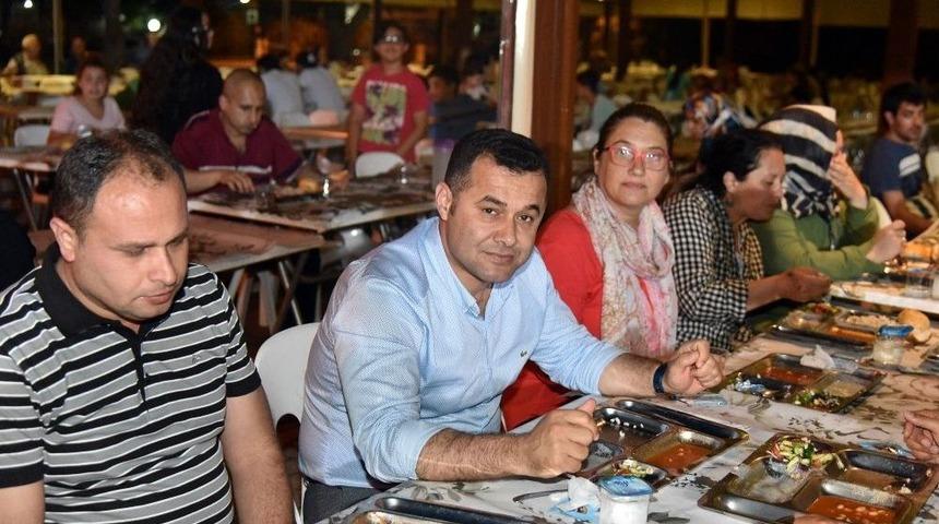 Başkan Y&uuml;cel İftarını Eşgilik&rsquo;te Yaptı