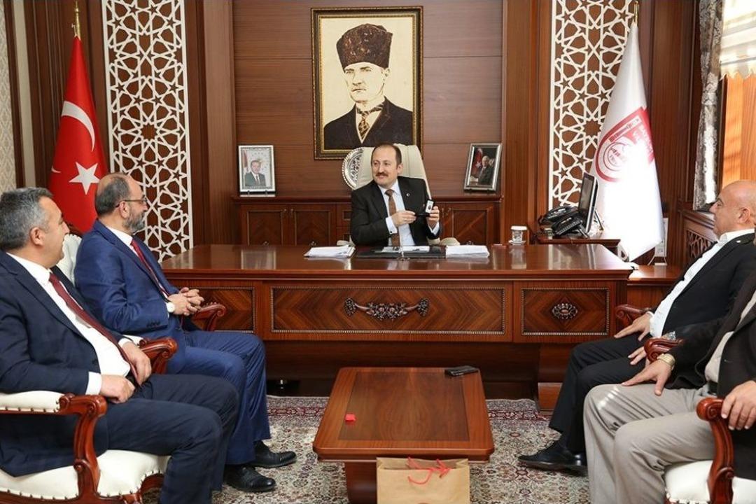 Kızılay Y&ouml;netim Kurulu &Uuml;yesi Ercan Tan, Vali Ali Hamza Pehlivan&rsquo;ı Ziyaret Etti