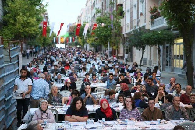 Bayrampaşa’da Komşular İftarda Buluşuyor