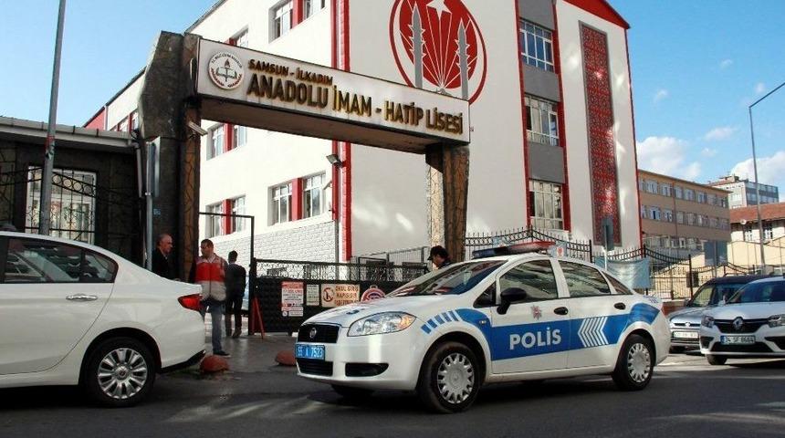 Samsun&rsquo;da Lisede Bı&ccedil;aklı Kavga: 1 Yaralı