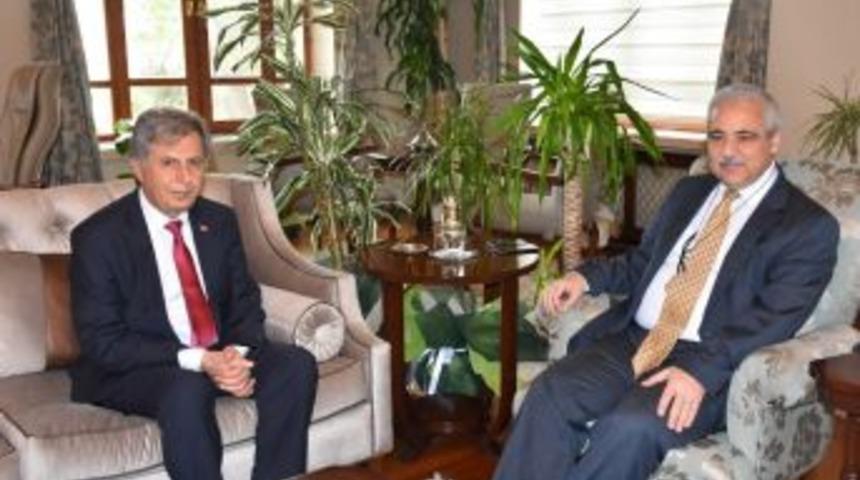 Manisa&rsquo;nın Yeni İl Milli Eğitim M&uuml;d&uuml;r&uuml; &Ccedil;etin G&ouml;reve Başladı