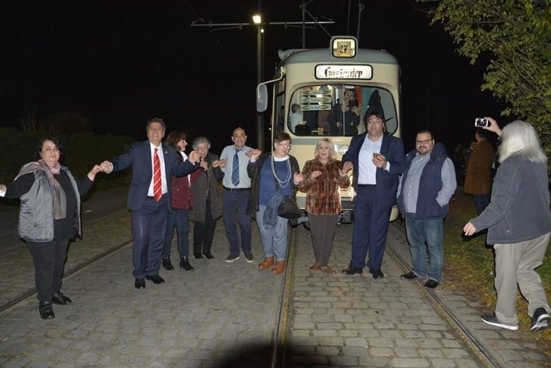 Almanya&rsquo;da Tramvayda Sıra Gecesi