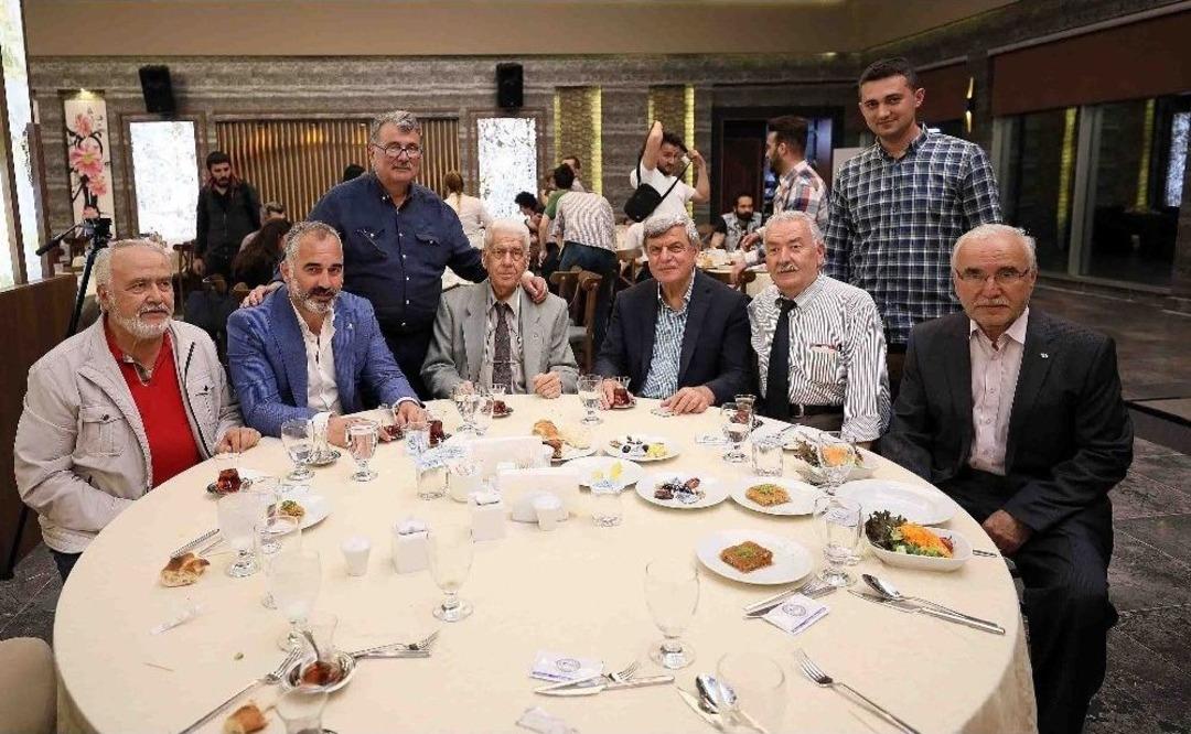 Eski Başkanlar İftarda Bir Araya Geldi