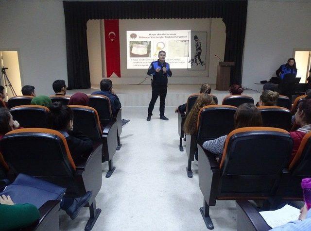 Polis &Ouml;ğrencileri Siber Su&ccedil;lara Karşı Bilgilendirdi 1