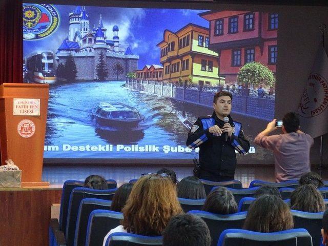 Polis &Ouml;ğrencileri Siber Su&ccedil;lara Karşı Bilgilendirdi 3