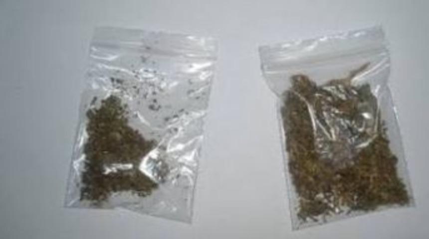 Uyuşturucu Kullanırken Yakalanan 2 Kişi G&ouml;zaltına Alındı