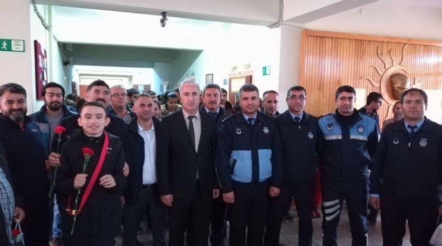 B&uuml;y&uuml;kşehirden &Ouml;ğretmenlere Karanfil