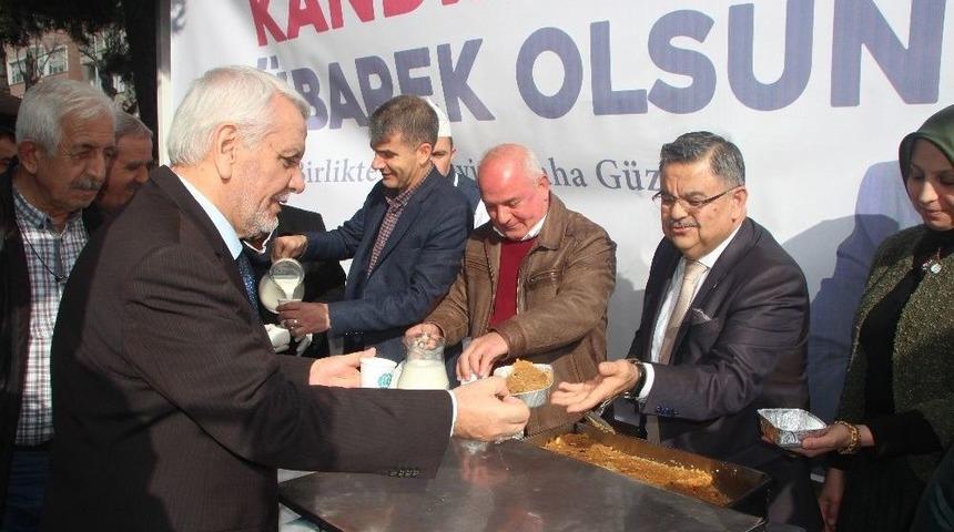 Osmanlı Geleneği Olan S&uuml;t Ve Helva İkramı Yapıldı