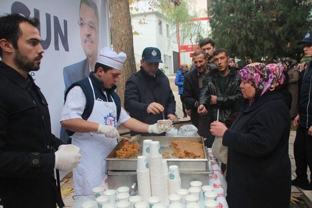 Osmanlı Geleneği Olan Süt Ve Helva İkramı Yapıldı