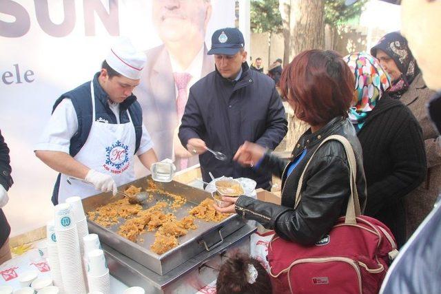 Osmanlı Geleneği Olan Süt Ve Helva İkramı Yapıldı