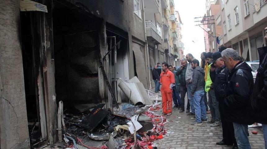 Giresun’da Yangının Neden Olduğu Patlama Sokağı Savaş Alanına Çevirdi
