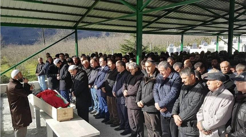 Beton Mikseri &Ccedil;arpan Gen&ccedil; Kız Toprağa Verildi