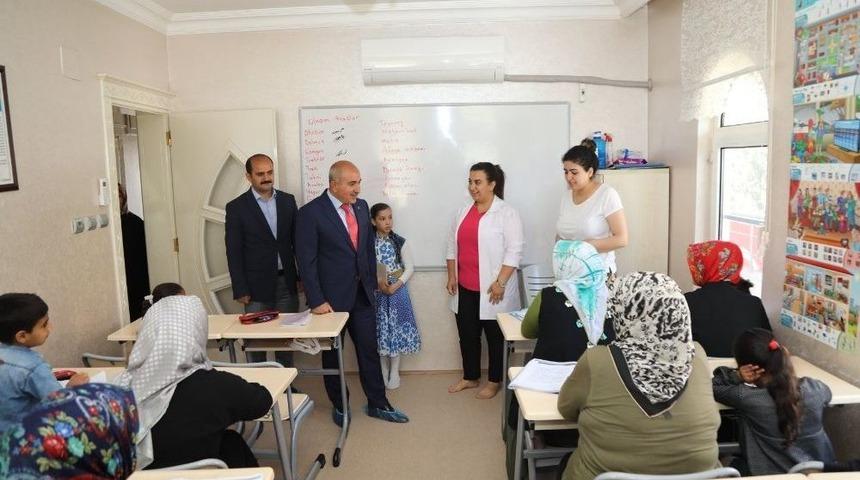 Başkan Kara "okuma Yazma Seferberliği" Kurslarını Ziyaret Etti