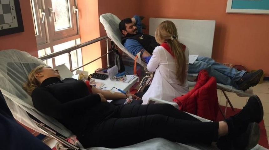 Fatsa&rsquo;da &Ouml;ğrenci Ve Velilerden Kan Bağışı