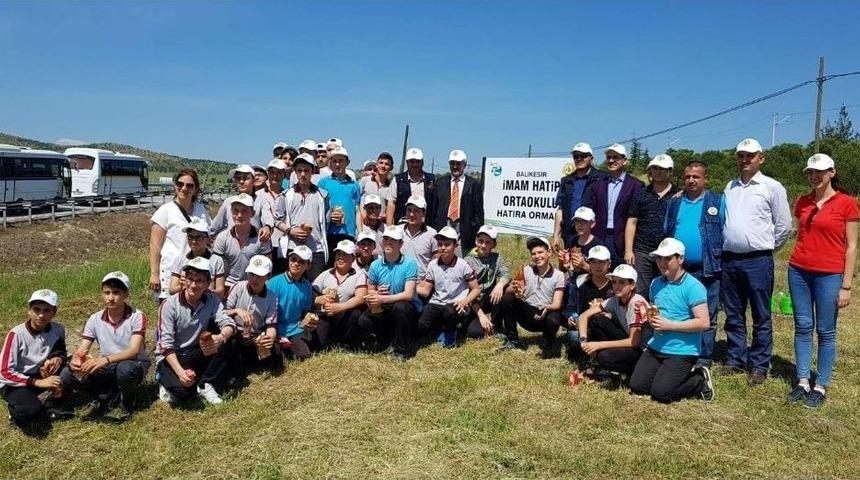 Balıkesir&rsquo;de İmam Hatipliler Fidan Dikti