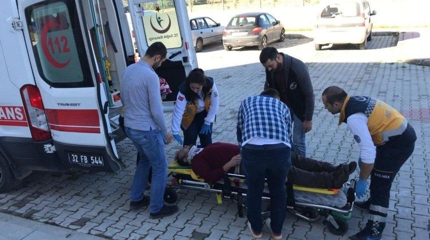 Perde Montajı Yaparken D&uuml;şen Ofis &Ccedil;alışanı Yaralandı