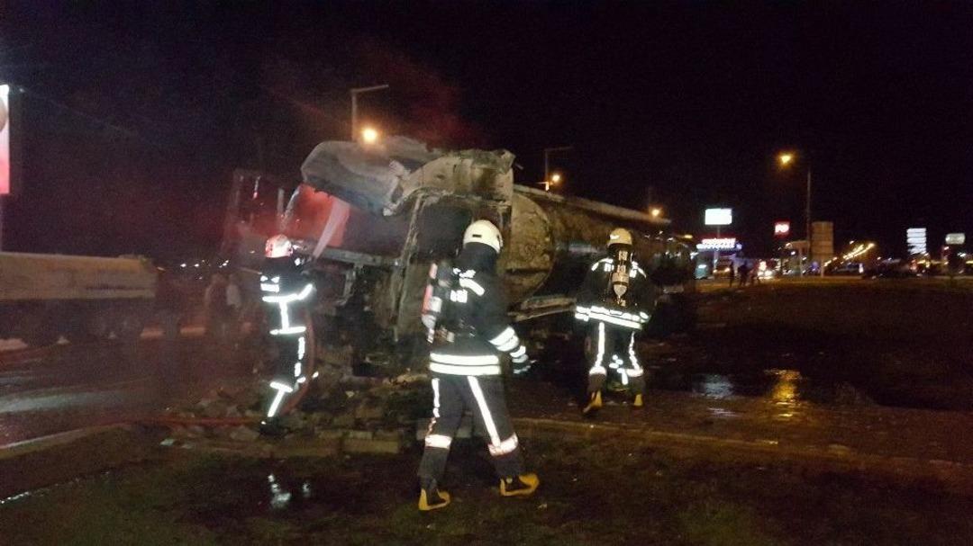 Madeni Yağ Y&uuml;kl&uuml; Tanker Alevlere Teslim Oldu
