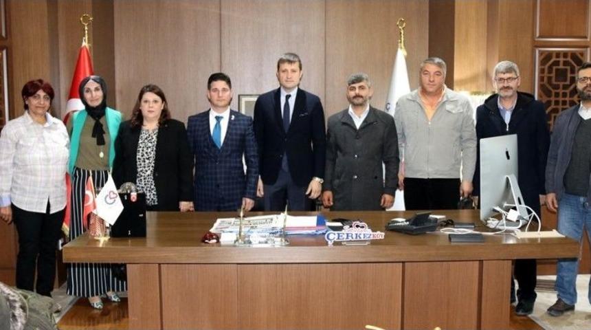 Başkan Akay, Bbp &Ccedil;erkezk&ouml;y İl&ccedil;e Y&ouml;netim Kurulu&rsquo;nu Makamında Ağırladı