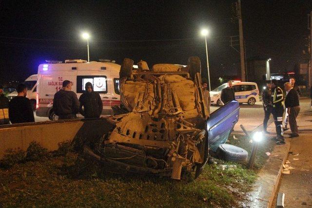 Taksinin Çarptığı Otomobil Takla Atarak Hurdaya Döndü: 2 Yaralı