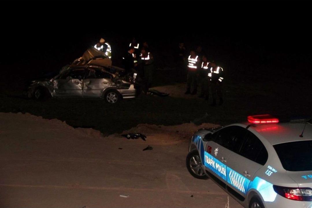 Polis Ve Askerlerin Bulunduğu Otomobil Şarampole Yuvarlandı: 1 Şehit