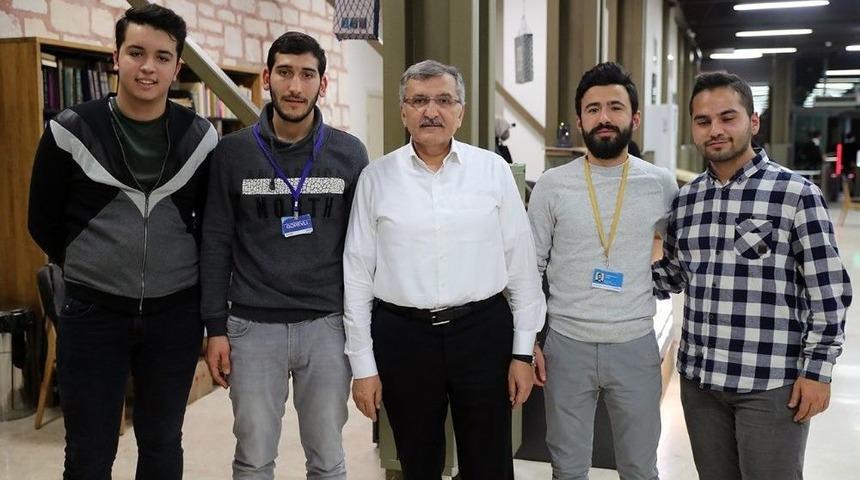 Zeytinburnu&rsquo;nda &Ccedil;alışmak &Ouml;ğrencilerden, İftar Ve Sahur Belediyeden