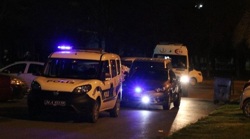 Kartal&rsquo;da Laf Atma Kavgası Kanlı Bitti: 2 Yaralı