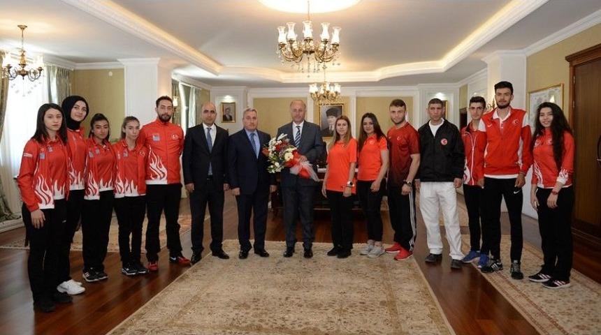 Milli Sporculardan Vali Azizoğlu&rsquo;na Ziyaret