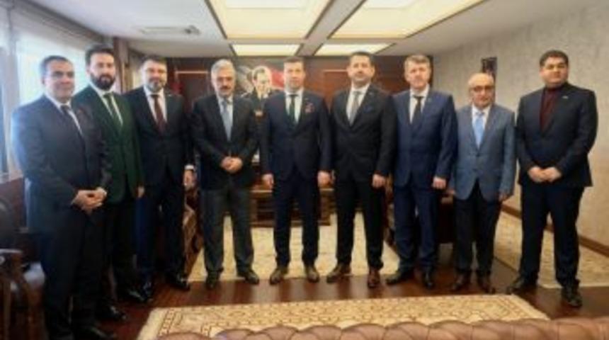 M&uuml;siad, İhtiya&ccedil; Sahipleri İ&ccedil;in Yardım &Ccedil;eklerini Valiliğe Teslim Etti