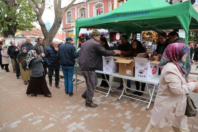 Odunpazarı Belediyesi Kandil Simidi Dağıttı