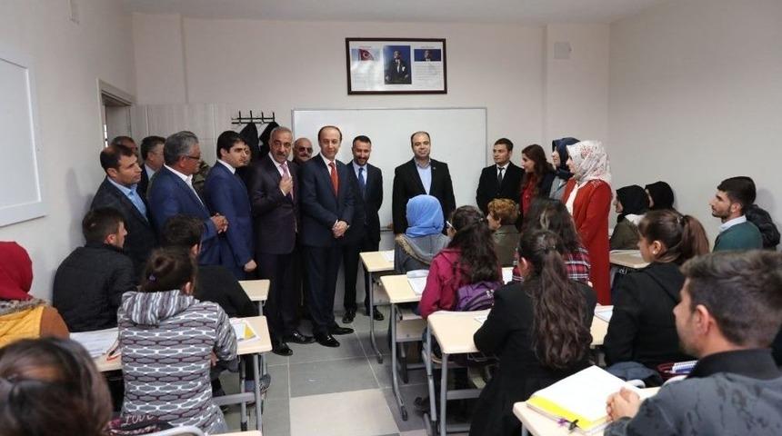 &Ccedil;ift&ccedil;i, Hilvan&rsquo;da &Ccedil;atom&rsquo;u Gezdi