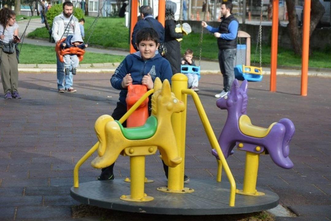 &lsquo;&ccedil;ocuk Parklarına G&uuml;venlik Kamerası&rsquo; Kampanyasına Bursalı Ailelerden Destek