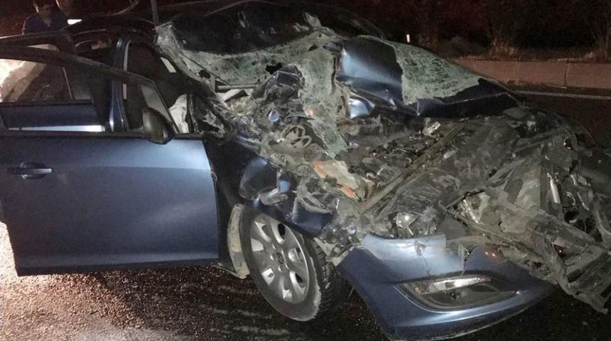 Milas&rsquo;ta Bir Otomobil, Kamyona Arkadan &Ccedil;arptı; 1 Yaralı